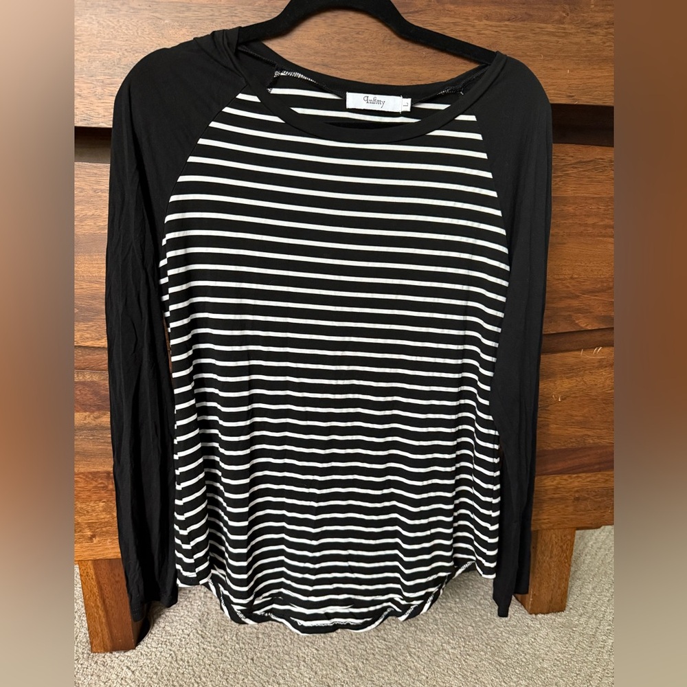 Chic Black and White Striped Long Sleeve Top